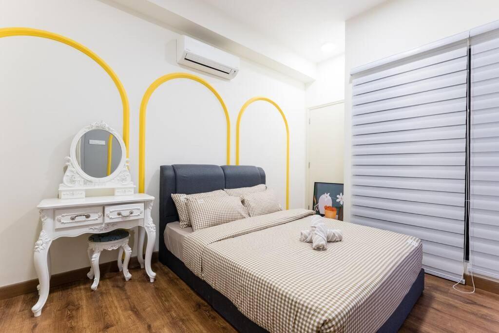 Appartamento Arte Mont Kiara Duplex 4 pax Jacuzzi Kuala Lumpur Esterno foto