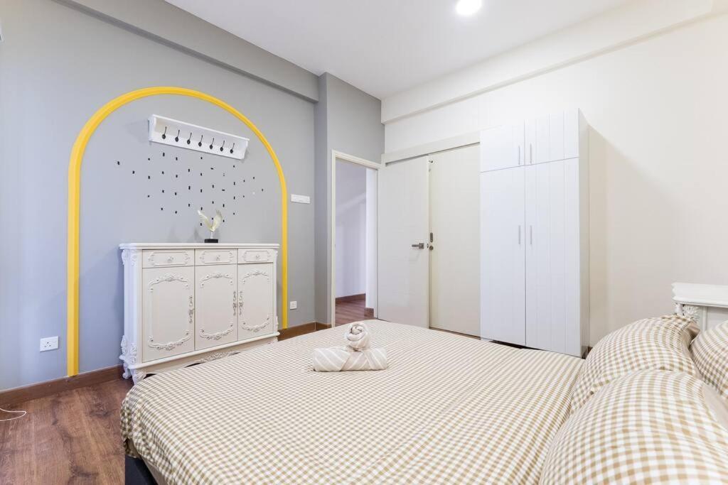 Appartamento Arte Mont Kiara Duplex 4 pax Jacuzzi Kuala Lumpur Esterno foto